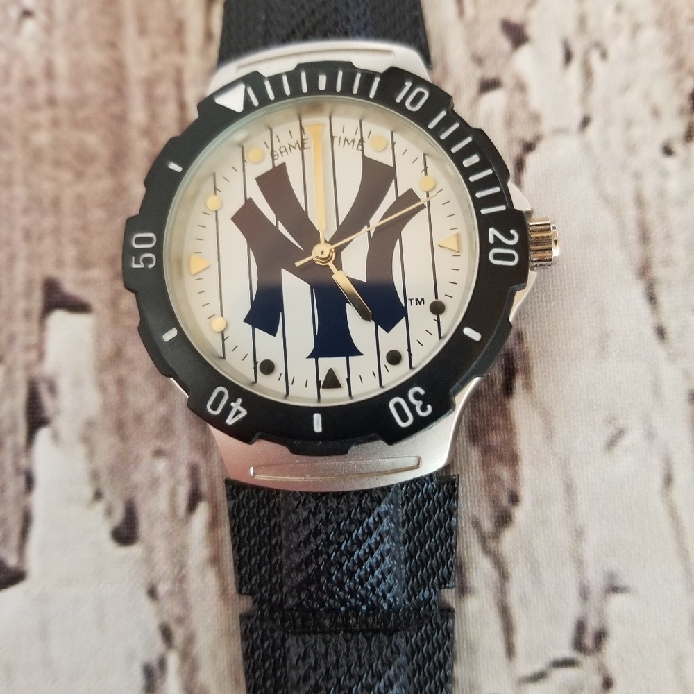 MEN'S ⚾️ NEW YORK YANKEES ⚾️ GAME TIME WATCH